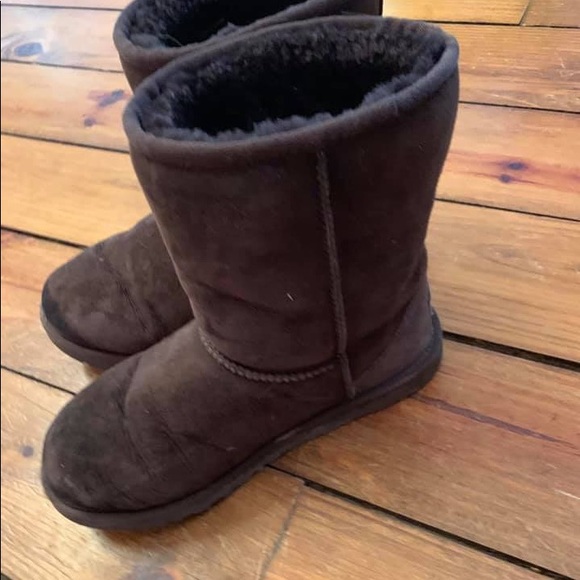 Brown Uggs! - Picture 1 of 4